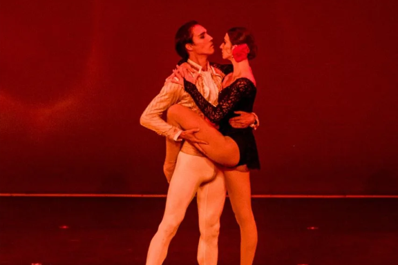 &Zcy;&vcy;&iocy;&zcy;&dcy;&ycy; &Mcy;&icy;&rcy;&ocy;&vcy;&ocy;&gcy;&ocy; &bcy;&acy;&lcy;&iecy;&tcy;&acy; &icy; Moscow State Ballet &vcy; &lcy;&iecy;&gcy;&iecy;&ncy;&dcy;&acy;&rcy;&ncy;&ocy;&mcy; &scy;&pcy;&iecy;&kcy;&tcy;&acy;&kcy;&lcy;&iecy; &laquo;&Kcy;&Acy;&Rcy;&Mcy;&IEcy;&Ncy;&raquo;